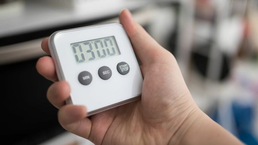 「とりあえず」行動することで人間は変わる（写真：Graphs／PIXTA）