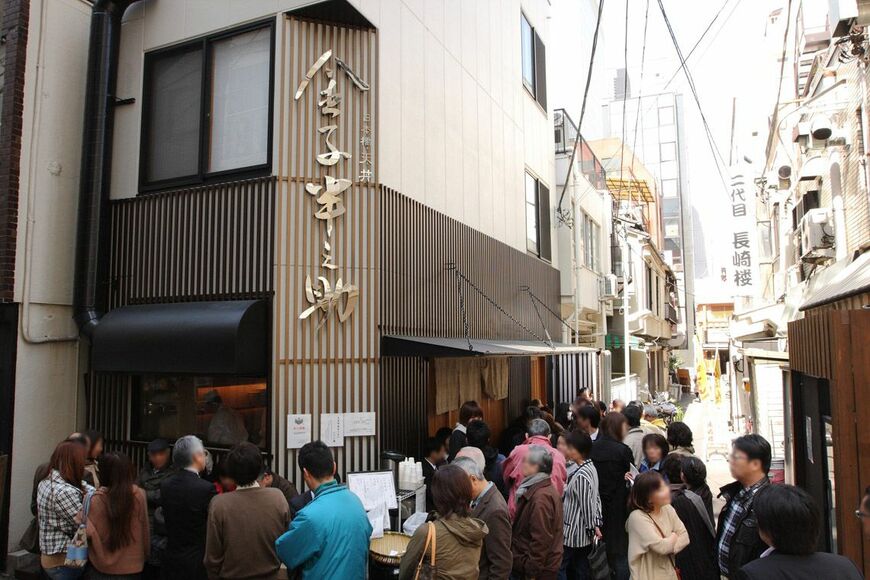 日本橋総本店の行列（写真：オイシーズ）