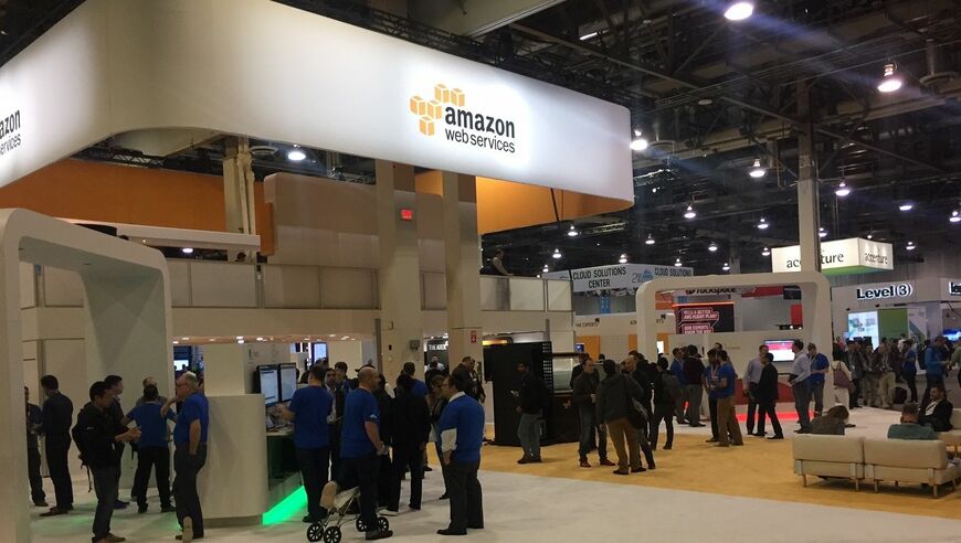 米ラスベガスで毎年行う年次イベント「re:Invent」は年を追うごとに規模を拡大。参加する開発者・ユーザーなどの数は2012年の6000人から9000人、1万3500人、1万9000人と増加を続け、今年11月30～12月1日のイベントでは3万2000人を超えた