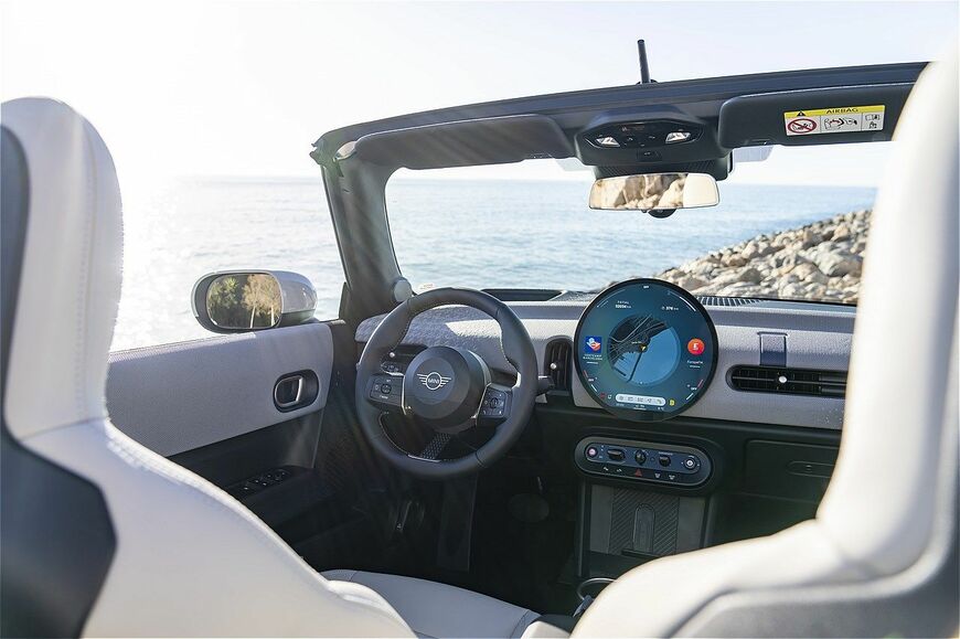MINI（ミニ）の新型「ミニ・クーパー・コンバーチブルS」（写真：MINI）