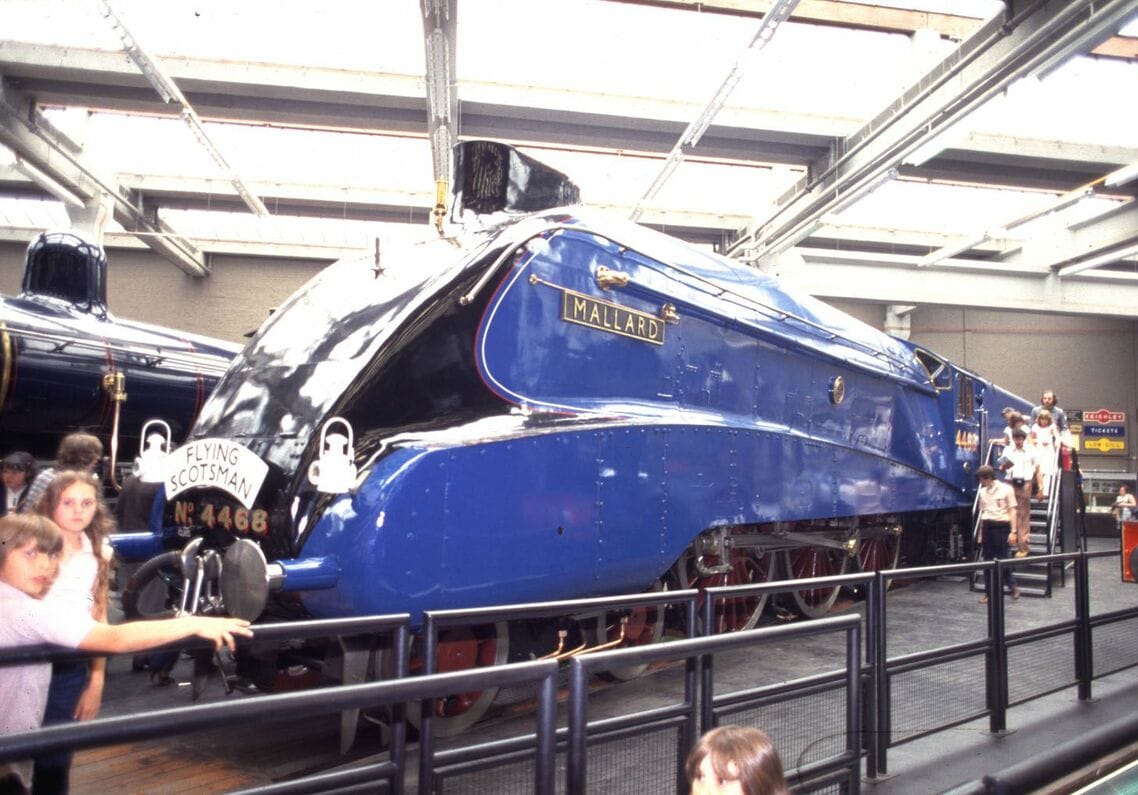 蒸気機関車世界最速記録を誇る英国の「マラード」