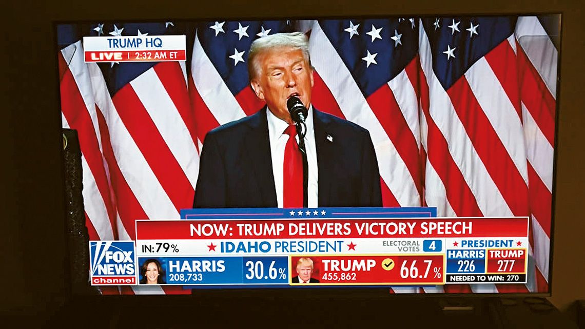 アメリカ大統領選挙で勝利スピーチをするトランプ氏