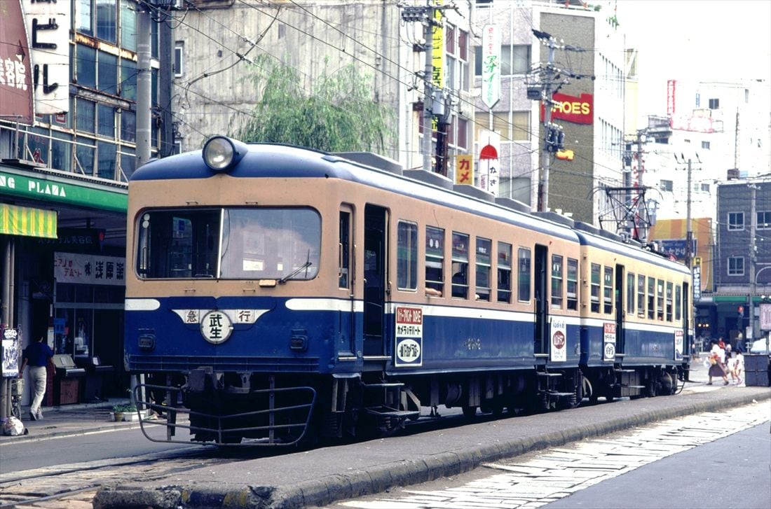 福井駅前に停車する福井鉄道200形＝1976年（撮影：南正時）