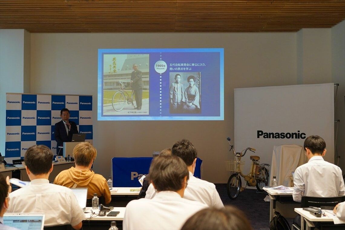 発表会では松下幸之助と自転車との関わりも紹介された（筆者撮影）