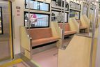 ケーブルカーにはめずらしいロングシートの車内