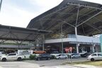 立派なタンジュンアル駅。これは空港拡張時に