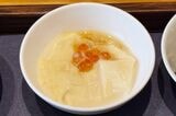 湯葉いくら。いくらが乗っているだけで食事全体のごちそう感がアップ（筆者撮影）