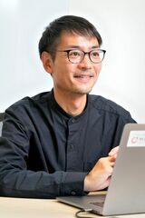 瀬尾智昭（せお・ともあき） 1979年生まれ。Web制作会社やデジタルエージェンシーなどを経て、2010年にランチェスター（現メグリ）に入社。各種アプリ開発に携わる。2015年に退職し、2020年にメグリに再入社。現在クリエイティブディレクター／UXデザイナーとして従事（撮影：梅谷秀司）