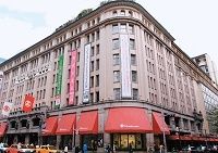 消費低迷で加速、強者も巻き込む百貨店再々編