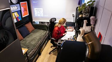 29歳のライフ&アートが詰まった｢6畳の秘密基地｣ 小さな部屋から