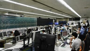 東海道新幹線､意外に知らない｢指令所との通信手段｣　主役は列車無線だがサポート役に｢新たなツール｣も