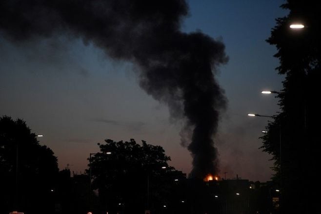 ロンドン｢タワマン大規模火災｣で多数の死者