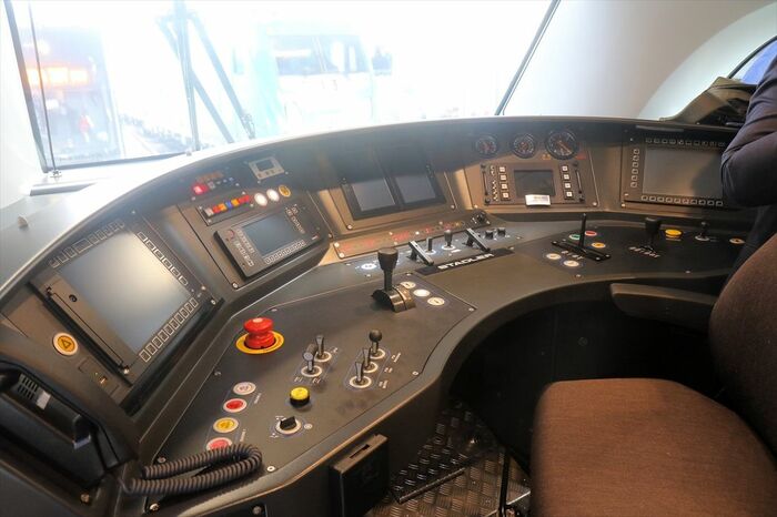 シュタドラーEuro9000の運転台