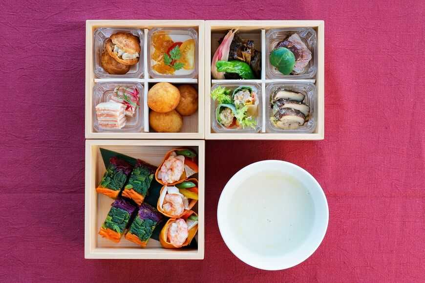 ソムリエおすすめワインコース（フレンチ）（写真：えちごトキめき鉄道）