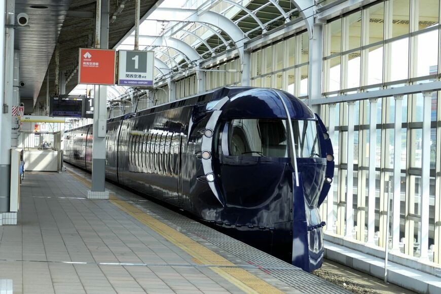 南海は「ラピートα」を含め全種別が停車する（記者撮影）