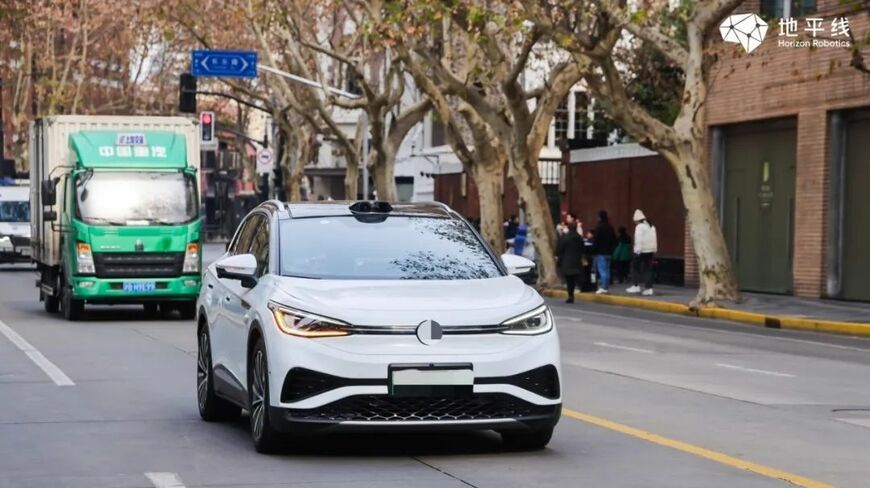 VWは中国市場向けのADASを地平線機器人と共同開発している。写真は上海市内を走行する自動運転のテスト車両（地平線機器人のウェブサイトより）