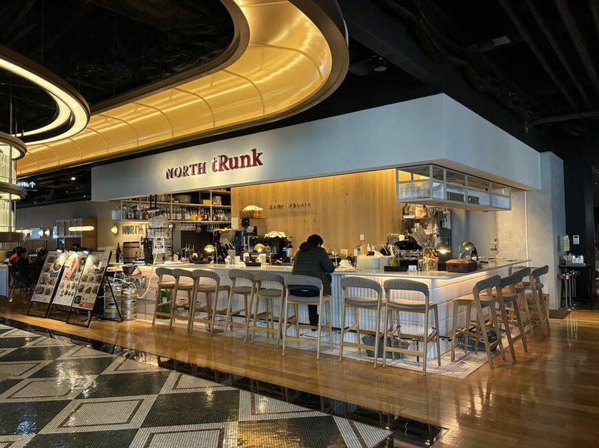 JR大阪駅前の商業ビル「グランフロント大阪」内ででバルニバービが運営する「NORTH tRunk」（写真：編集部撮影）