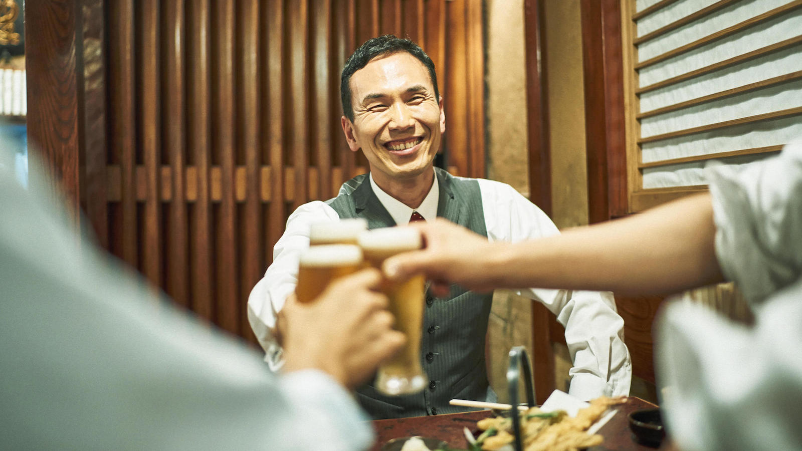 年長者が若者に食事をおごるのは大間違いだ 同調圧力に負けない生き方 東洋経済オンライン 社会をよくする経済ニュース