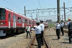 競技終了後は見学者らが拍手でねぎらう