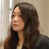 宇野弘恵（うの・ひろえ）北海道公立小学校教諭。著書に『あと30分早く帰れる！子育て教師の超効率仕事術』(学陽書房)、『スペシャリスト直伝！小学校高学年担任の指導の極意』『伝え方で180度変わる！未来志向の「ことばがけ」』『宇野弘恵の道徳授業づくり 生き方を考える！心に響く道徳授業』『タイプ別でよくわかる! 高学年女子 困った時の指導法60 』(いずれも明治図書)など多数（写真は本人提供）