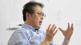 慶應大学環境情報学部教授の安宅和人氏。『シン・ニホン』『イシューからはじめよ』の著書で知られるテックの賢人が語り尽くす「ChatGPT」「教育」「日本人の未来」（撮影：梅谷秀司）