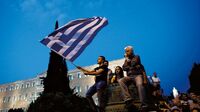 捨て身のギリシャ 国民投票で緊縮反対！ 避けたくても止められないユーロ離脱