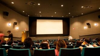 ハリウッド大作も朝1回､シネコン異常事態の深層