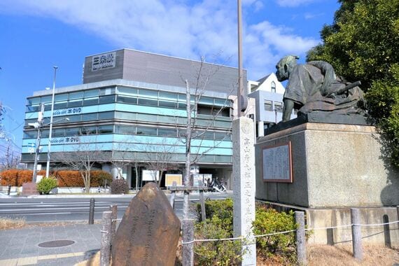 京阪三条 地上 高山彦九郎像