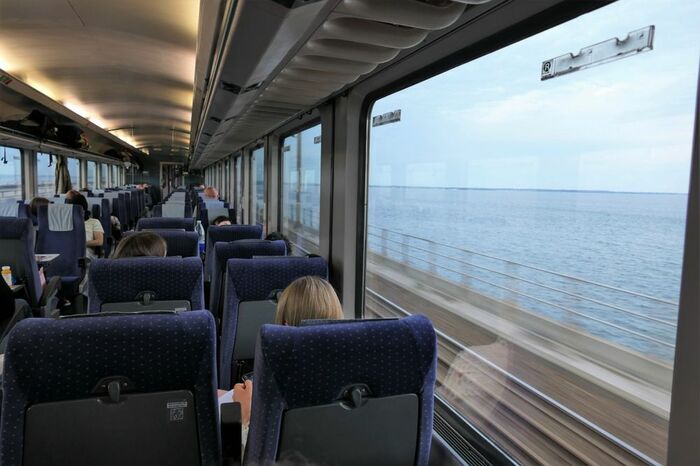 デンマーク、およびスウェーデンは海を渡る橋の建設でネッ