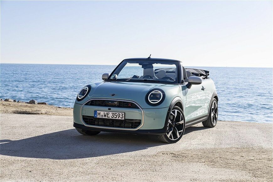 MINI（ミニ）の新型「ミニ・クーパー・コンバーチブルS」（写真：MINI）