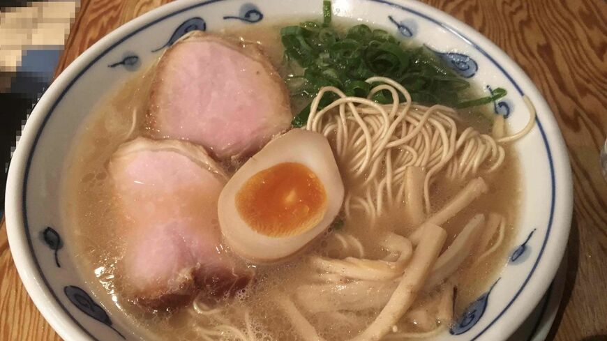 東京都内にも、とんこつラーメンを出す店は多い（筆者撮影）
