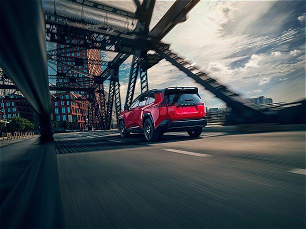 トヨタ新型「RAV4 GR SPORT（プロトタイプ）」（写真：トヨタ自動車）