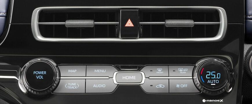 ボリュームや温度調整をダイヤル式とした操作パネル（写真：トヨタ自動車）