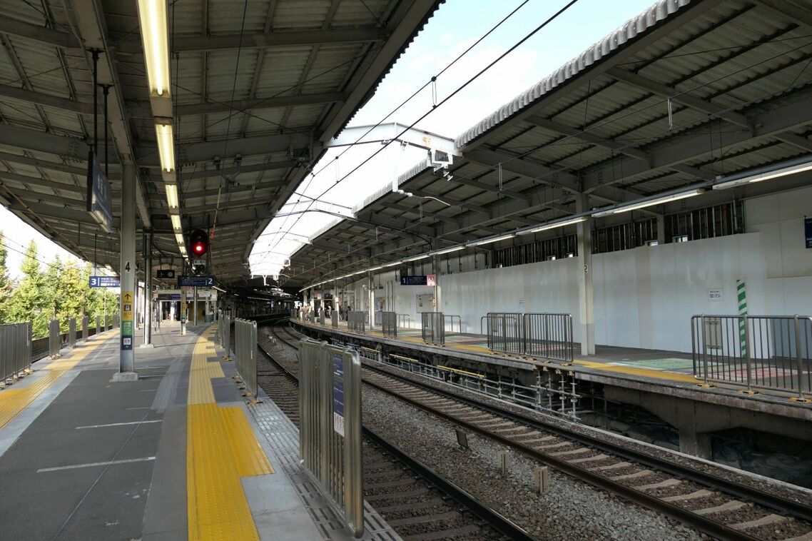 南側から見た京急品川駅のホーム