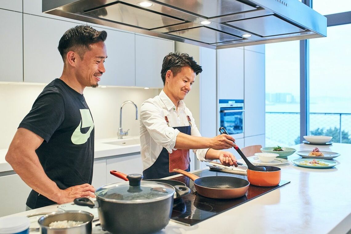 （写真：『今日もお疲れさま！超回復めし』）