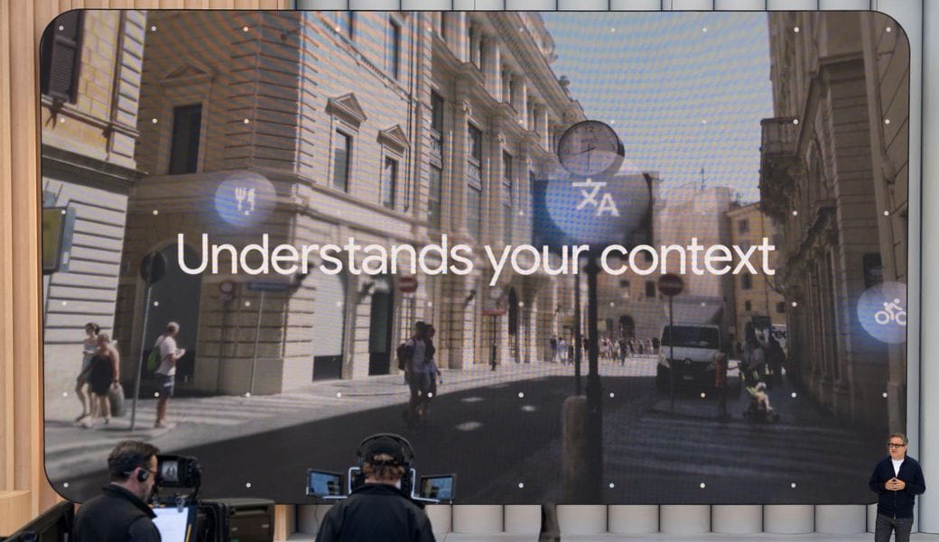GoogleはAndroid XRで「Understands your Context」をアピール（筆者撮影）