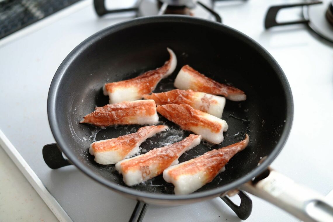 焦げ目がついたちくわ