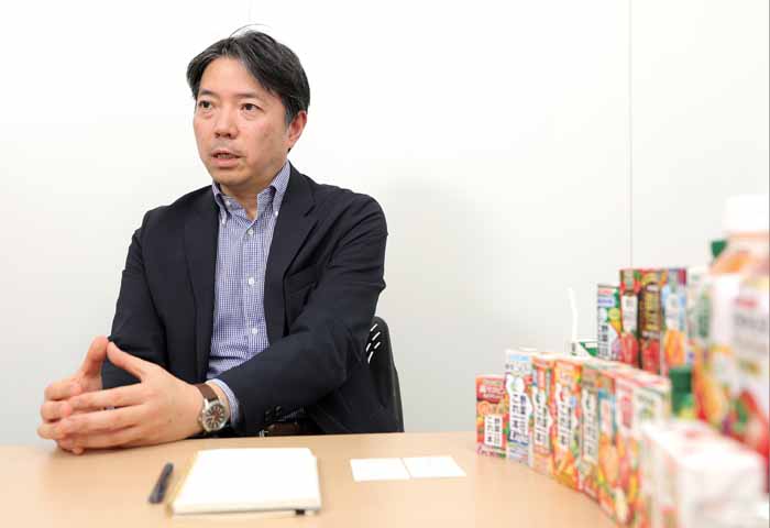 カゴメの西村晋介氏は「野菜飲料は情報発信の面で努力不足だった」と語る（撮影：尾形文繁）