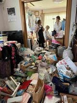 かなりカオスな部屋が、どう生まれ変わるのか……（写真：一般社団法人ホーム＆ライフ協会提供）