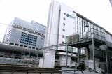 普段は関係者以外入れない場所から見たホテルの建物（記者撮影）
