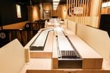 特急レーンは将来的な労働力不足や人件費アップの対策として重要。設置費用がかかるほか、店舗の形状によっては設置が難しい。設置数は約360店舗中30〜40店舗というところ（撮影：今井康一）