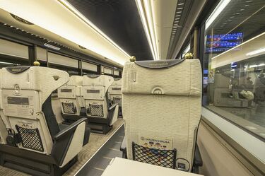阪急｢指定席車｣迎え撃つ京阪プレミアムカー戦略 大阪と京都を結ぶ鉄道