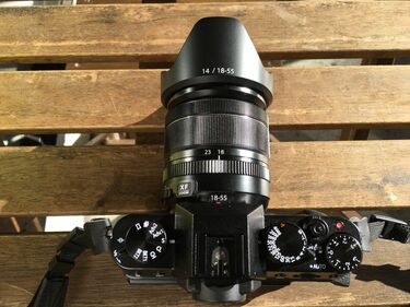 富士フイルム｢レトロ風カメラ｣の意外な魅力 レトロなデザインと癖の