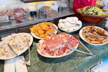 FRAMeWORK - 生ハム食べ放題ページ 東京「生ハム食べ放題」おすすめ8店！リーズナブル＆おしゃれに