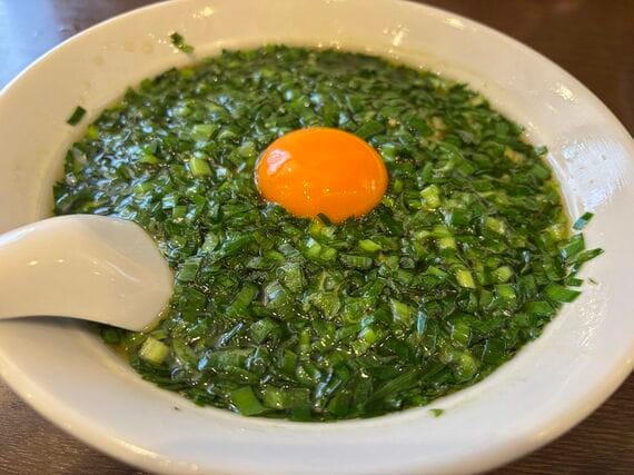 「三幸園」の「ニラそば」