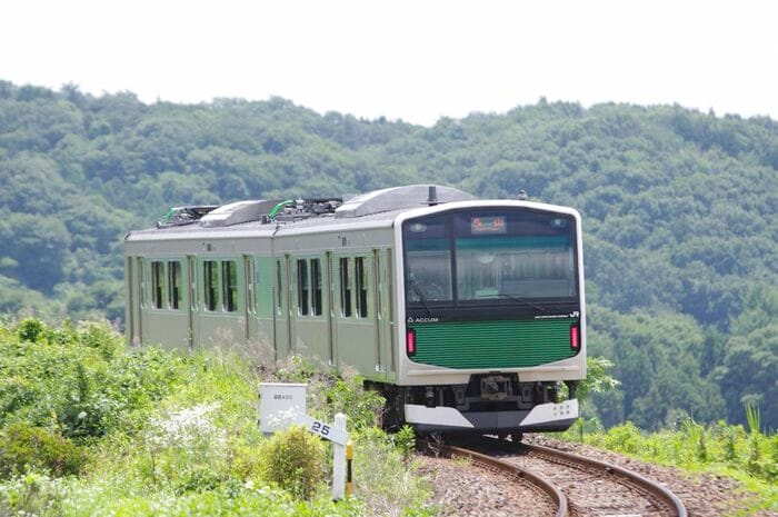 烏山線を走る蓄電池電車EV-E301系