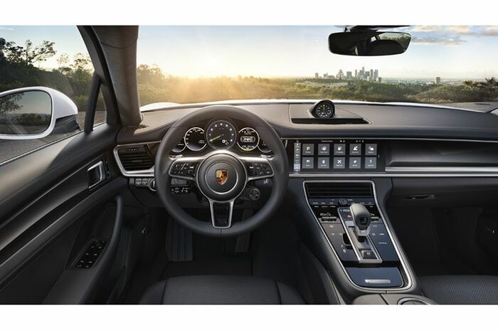 ポルシェ パナメーラ 4 E-ハイブリッド｜Porsche Panamera 4 E-Hybrid