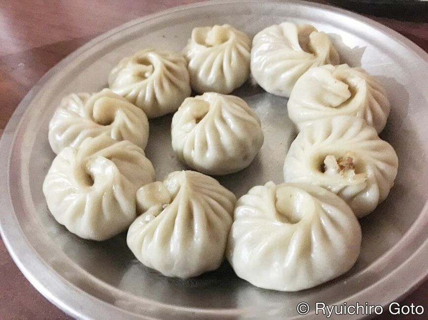 チベットの定番料理「モモ」（写真：筆者撮影）