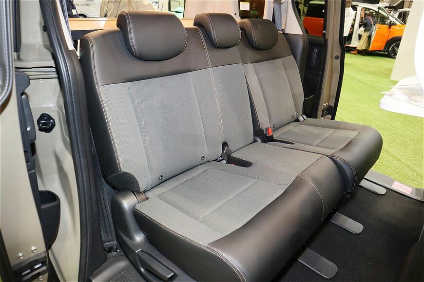 ジャパンキャンピングカーショー2025にホワイトハウスキャンパーが展示していたホンダ「フリード クロスター」をベースにしたキャンピングカー（筆者撮影）