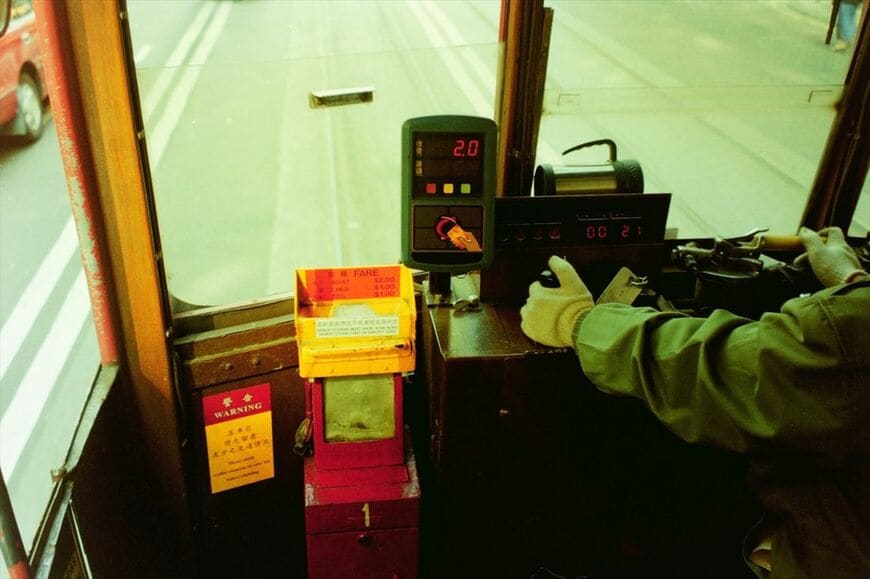 改装後のトラムの運転台＝1998年（筆者撮影）